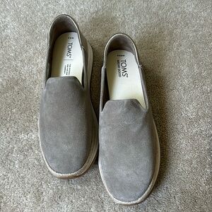Toms Jocelyn size 8.5 Dune Suede/metallic leather shoe